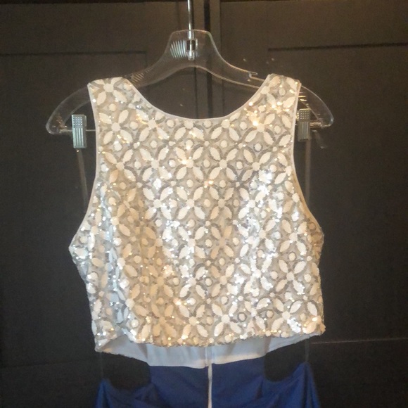 Stunning Maxi Dress with Cutouts - Picture 3 of 4